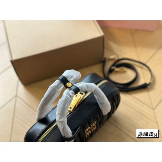 MIU MIU tote bag 2023FW mature texture MIU MIU tote bag 2023FW mature texture