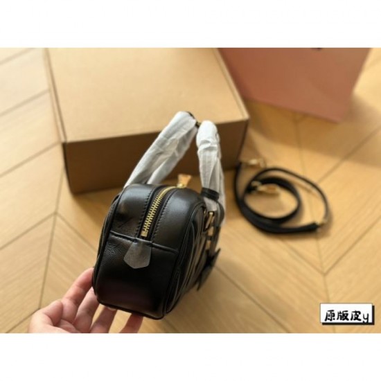 MIU MIU tote bag 2023FW mature texture MIU MIU tote bag 2023FW mature texture