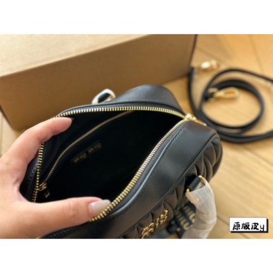 MIU MIU tote bag 2023FW mature texture MIU MIU tote bag 2023FW mature texture