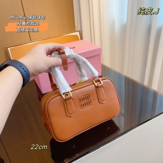 MIU MIU Tote bag 2023FW Beautiful impression MIU MIU Tote bag 2023FW Beautiful impression