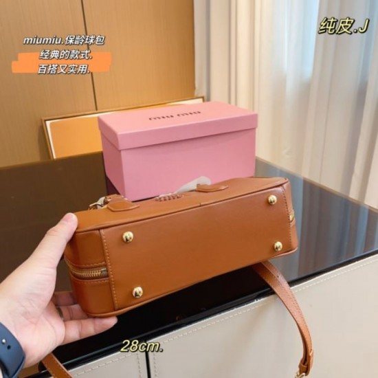 MIU MIU Tote bag 2023FW Beautiful impression MIU MIU Tote bag 2023FW Beautiful impression