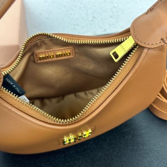 MIU MIU tote bag 2023FW New item debuting this season MIU MIU tote bag 2023FW New item debuting this season