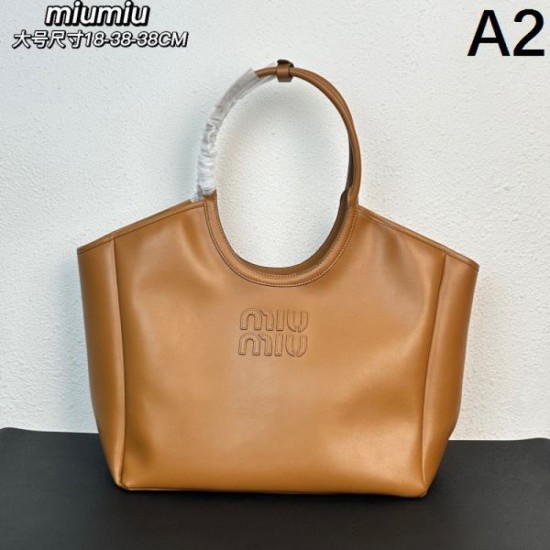 MIU MIU Tote bag 2023FW The main character of winter coordination MIU MIU Tote bag 2023FW The main character of winter coordination