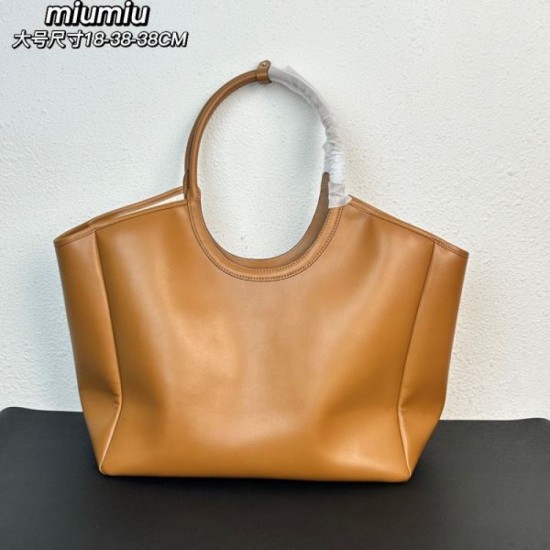 MIU MIU Tote bag 2023FW The main character of winter coordination MIU MIU Tote bag 2023FW The main character of winter coordination