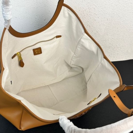 MIU MIU Tote bag 2023FW The main character of winter coordination MIU MIU Tote bag 2023FW The main character of winter coordination