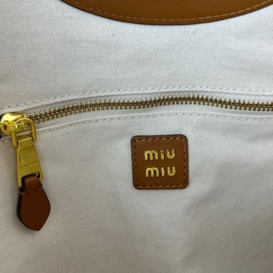 MIU MIU Tote bag 2023FW The main character of winter coordination MIU MIU Tote bag 2023FW The main character of winter coordination