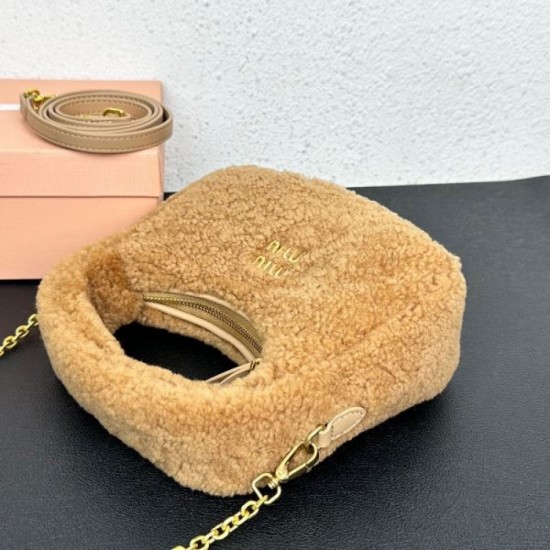 MIU MIU Tote bag 2023FW Popular classic for winter use MIU MIU Tote bag 2023FW Popular classic for winter use