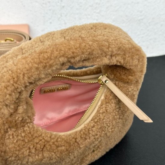 MIU MIU Tote bag 2023FW Popular classic for winter use MIU MIU Tote bag 2023FW Popular classic for winter use