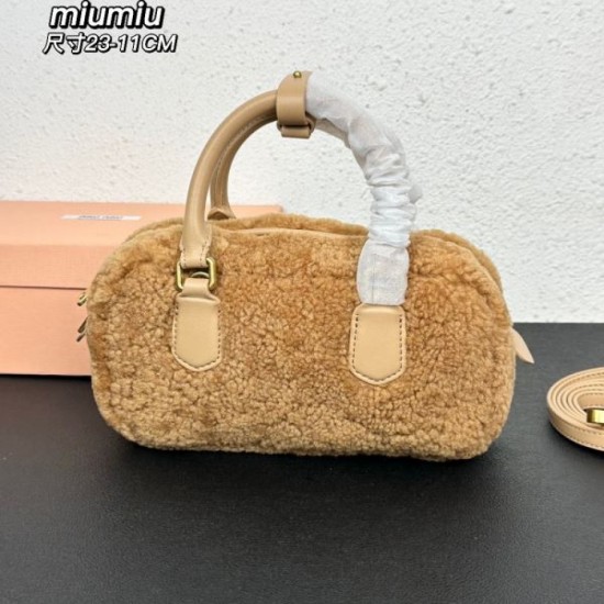 MIU MIU Tote Bag 2023FW A very satisfying winter new item MIU MIU Tote Bag 2023FW A very satisfying winter new item