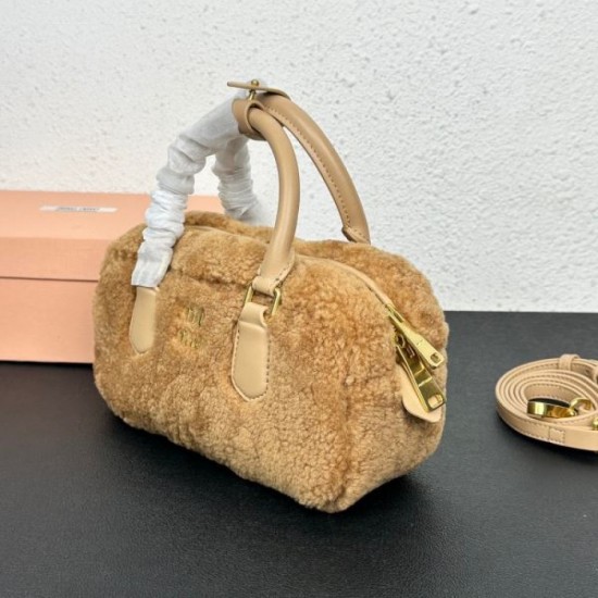 MIU MIU Tote Bag 2023FW A very satisfying winter new item MIU MIU Tote Bag 2023FW A very satisfying winter new item