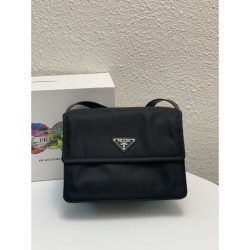 2023SS PRADA Appears at a new price! Shoulder bag