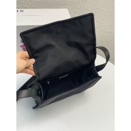 2023SS PRADA Appears at a new price! Shoulder bag 2023SS PRADA Appears at a new price! Shoulder bag