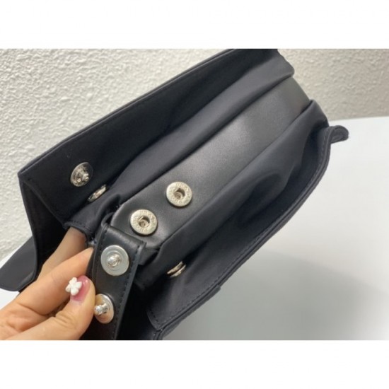 2023SS PRADA Prada this winter favorite shoulder bag 2023SS PRADA Prada this winter favorite shoulder bag