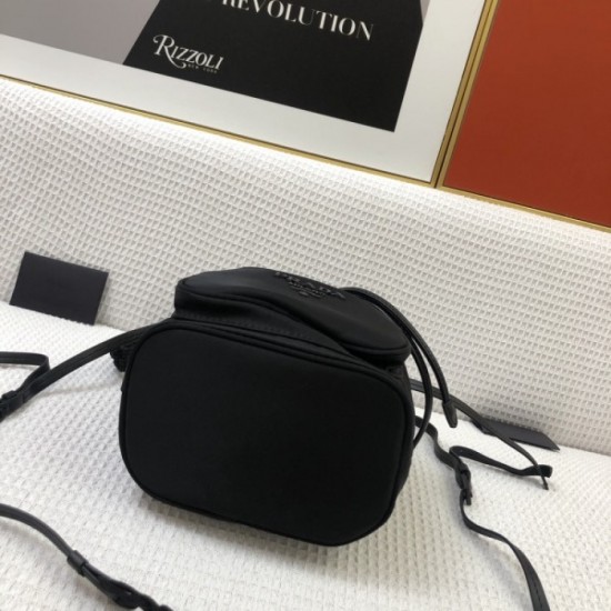 PRADA Prada tote bag 2023SS summer new work that can be seen one after another PRADA Prada tote bag 2023SS summer new work that can be seen one after another