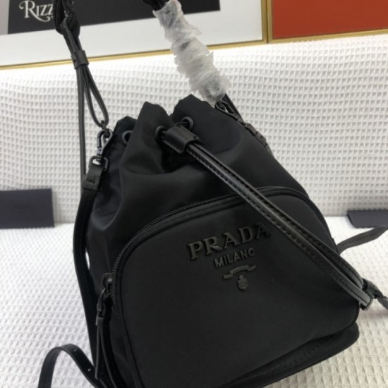 PRADA Prada tote bag 2023SS summer new work that can be seen one after another PRADA Prada tote bag 2023SS summer new work that can be seen one after another