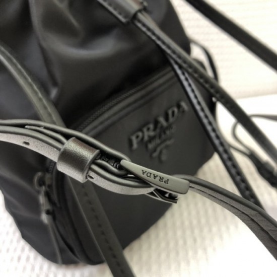 PRADA Prada tote bag 2023SS summer new work that can be seen one after another PRADA Prada tote bag 2023SS summer new work that can be seen one after another