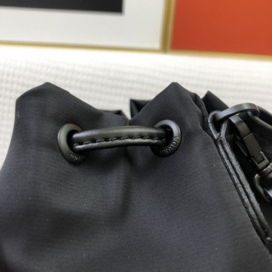 PRADA Prada tote bag 2023SS summer new work that can be seen one after another PRADA Prada tote bag 2023SS summer new work that can be seen one after another