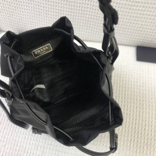PRADA Prada tote bag 2023SS summer new work that can be seen one after another PRADA Prada tote bag 2023SS summer new work that can be seen one after another