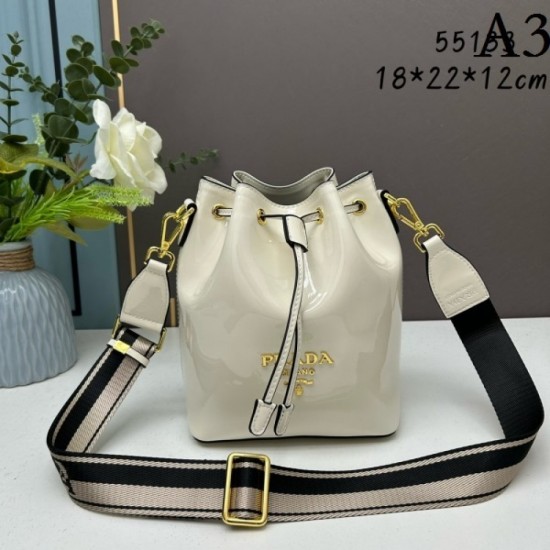 PRADA Prada shoulder bag 2023SS big fashion new brand item PRADA Prada shoulder bag 2023SS big fashion new brand item