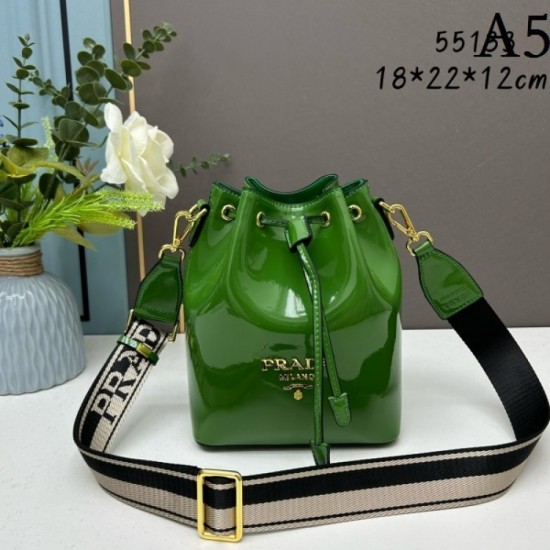 PRADA Prada shoulder bag 2023SS big fashion new brand item PRADA Prada shoulder bag 2023SS big fashion new brand item