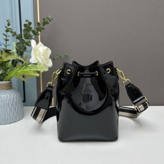 PRADA Prada shoulder bag 2023SS big fashion new brand item PRADA Prada shoulder bag 2023SS big fashion new brand item