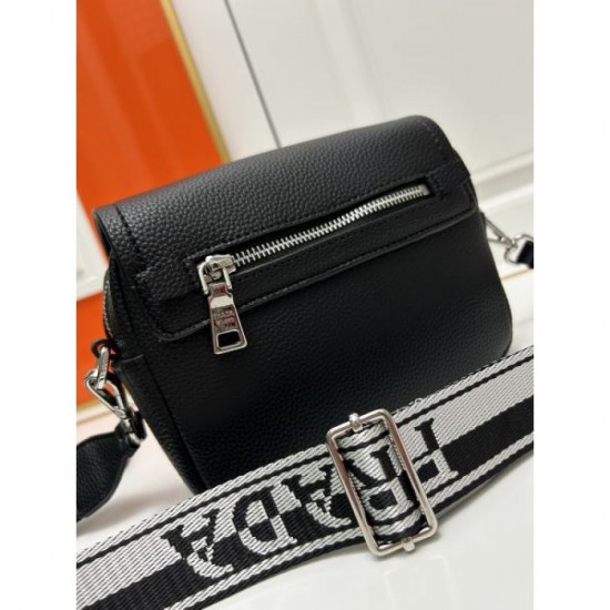 PRADA Shoulder Bag 2023FW A brand that is very popular in Japan PRADA Shoulder Bag 2023FW A brand that is very popular in Japan