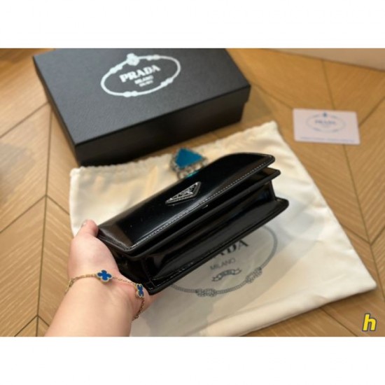 PRADA Shoulder Bag 2023FW TOP Seller Award Winner! PRADA Shoulder Bag 2023FW TOP Seller Award Winner!