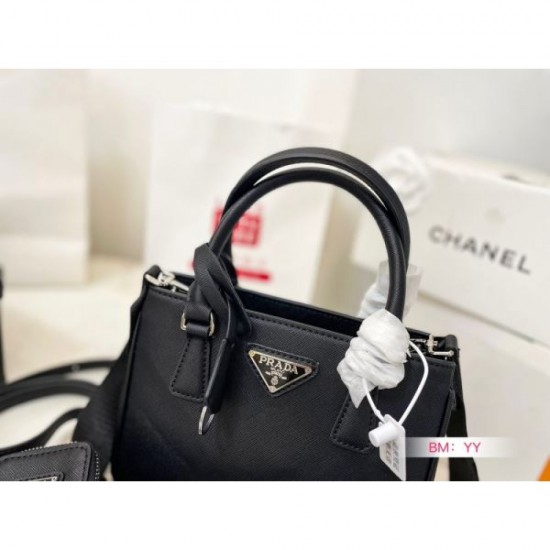 PRADA Prada tote bag 2023FW has a strong sense of neatness PRADA Prada tote bag 2023FW has a strong sense of neatness
