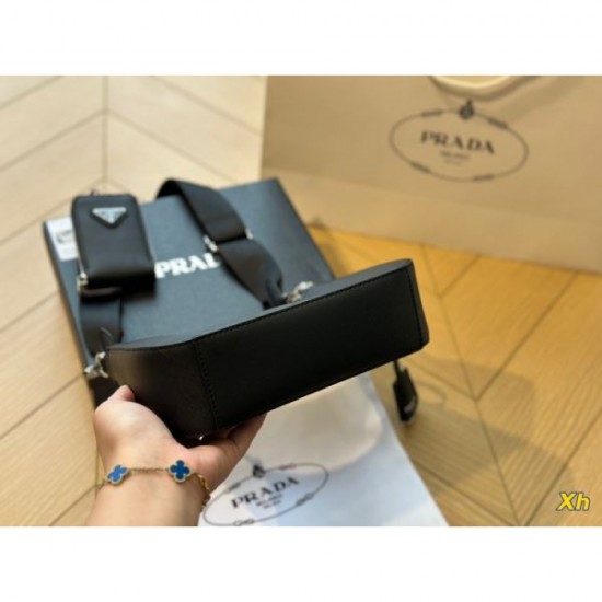 PRADA Prada tote bag 2023FW half price SALE difficult to obtain PRADA Prada tote bag 2023FW half price SALE difficult to obtain