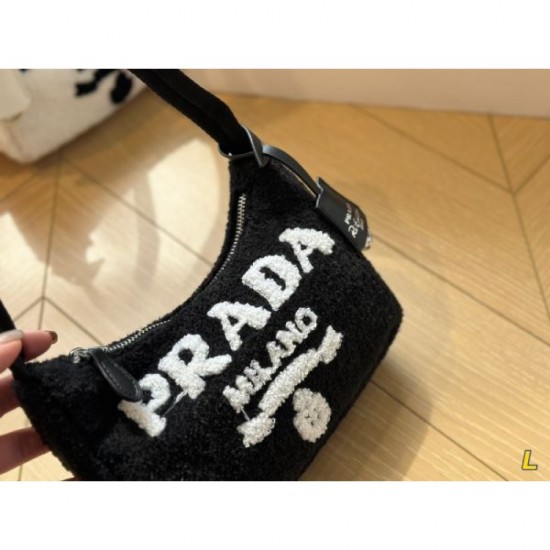 PRADA Prada tote bag 2023FW popular colors now in stock! PRADA Prada tote bag 2023FW popular colors now in stock!