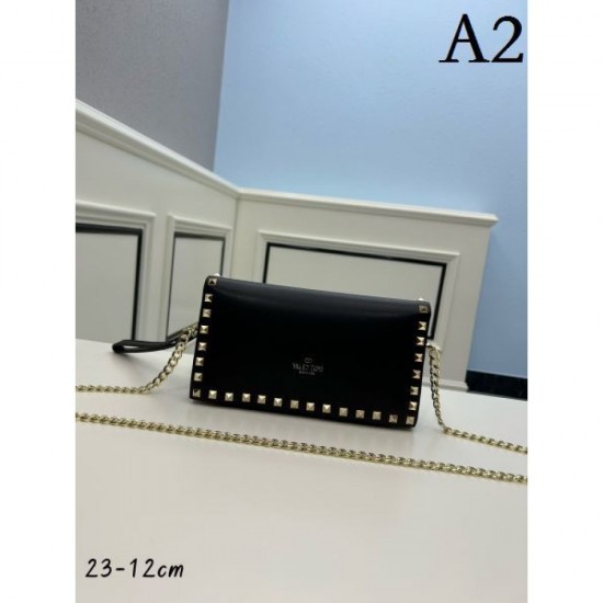 VALENTINO Clutch bag 2023FW Good impression 120% VALENTINO Clutch bag 2023FW Good impression 120%