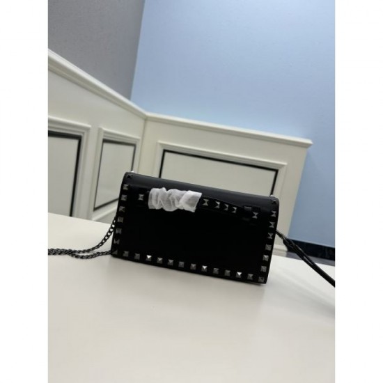 VALENTINO Clutch bag 2023FW Good impression 120% VALENTINO Clutch bag 2023FW Good impression 120%