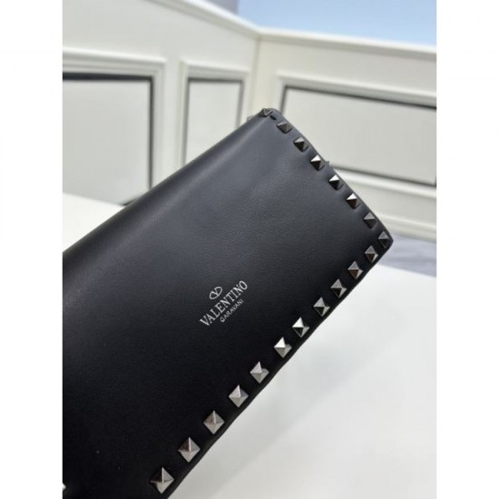VALENTINO Clutch bag 2023FW Good impression 120% VALENTINO Clutch bag 2023FW Good impression 120%