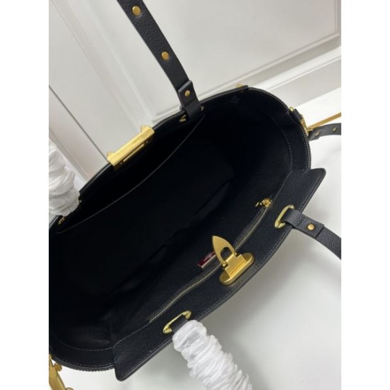VALENTINO Tote bag 2023FW Limited time offer! VALENTINO Tote bag 2023FW Limited time offer!