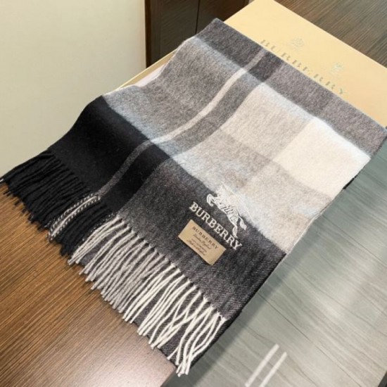 BURBERRY The perfect color for winter 2023FW Scarf BURBERRY The perfect color for winter 2023FW Scarf
