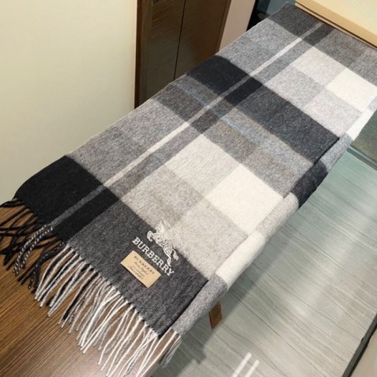 BURBERRY The perfect color for winter 2023FW Scarf BURBERRY The perfect color for winter 2023FW Scarf