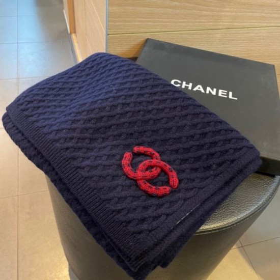 CHANEL This season's trend is to incorporate the 2023FW scarf into Chanel clothing. CHANEL This season's trend is to incorporate the 2023FW scarf into Chanel clothing.
