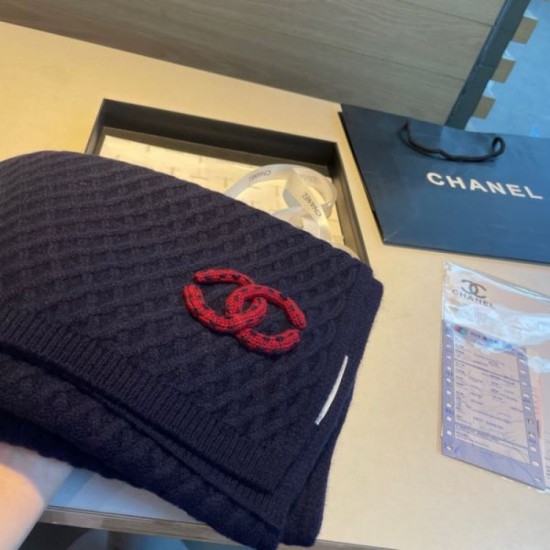 CHANEL This season's trend is to incorporate the 2023FW scarf into Chanel clothing. CHANEL This season's trend is to incorporate the 2023FW scarf into Chanel clothing.