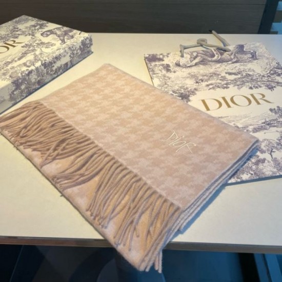DIOR Fashionable 2023FW scarf incorporating trends DIOR Fashionable 2023FW scarf incorporating trends