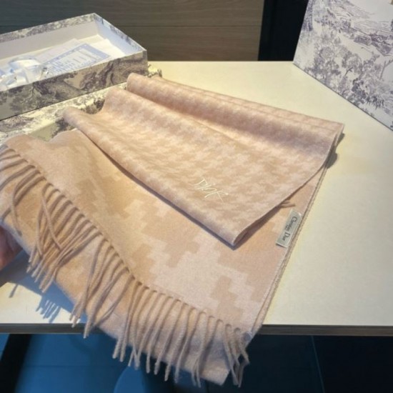 DIOR Fashionable 2023FW scarf incorporating trends DIOR Fashionable 2023FW scarf incorporating trends