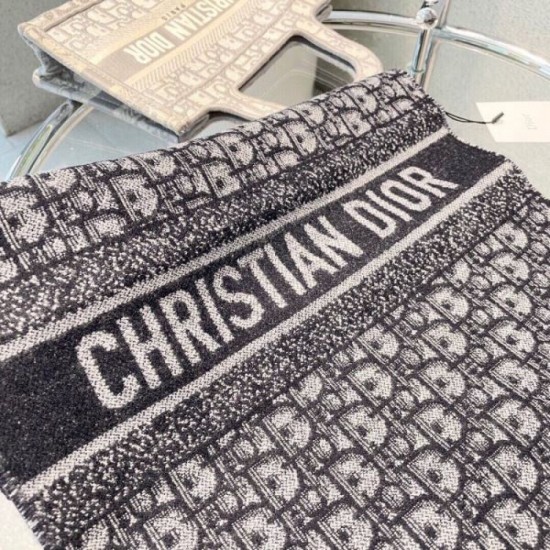DIOR Fashionable Fall/Winter 2023FW scarf that captivates adults DIOR Fashionable Fall/Winter 2023FW scarf that captivates adults