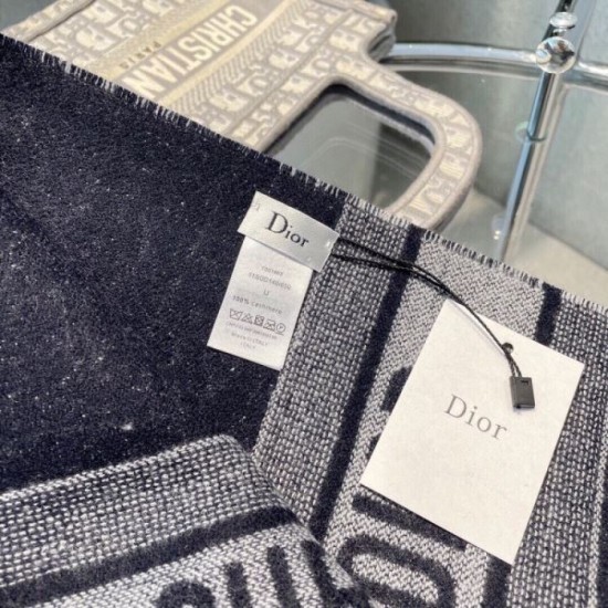 DIOR Fashionable Fall/Winter 2023FW scarf that captivates adults DIOR Fashionable Fall/Winter 2023FW scarf that captivates adults