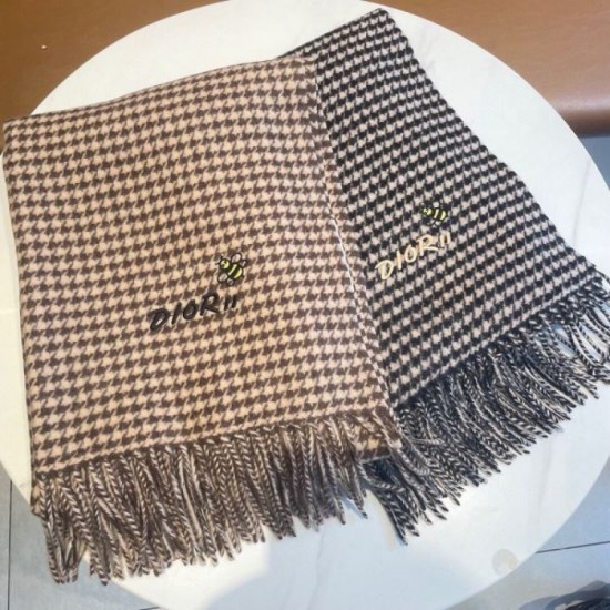 DIOR Dior competition is inevitable! 2023FW scarf you definitely want to check out DIOR Dior competition is inevitable! 2023FW scarf you definitely want to check out