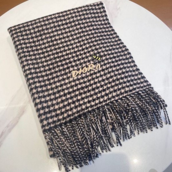 DIOR Dior competition is inevitable! 2023FW scarf you definitely want to check out DIOR Dior competition is inevitable! 2023FW scarf you definitely want to check out