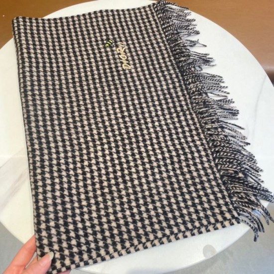 DIOR Dior competition is inevitable! 2023FW scarf you definitely want to check out DIOR Dior competition is inevitable! 2023FW scarf you definitely want to check out