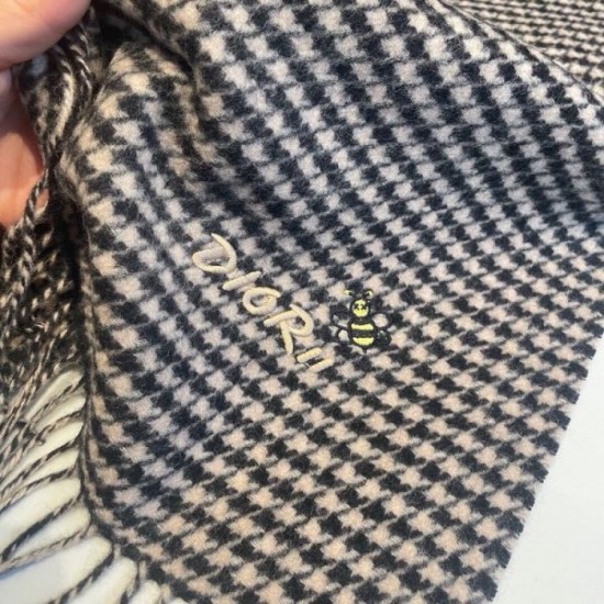 DIOR Dior competition is inevitable! 2023FW scarf you definitely want to check out DIOR Dior competition is inevitable! 2023FW scarf you definitely want to check out