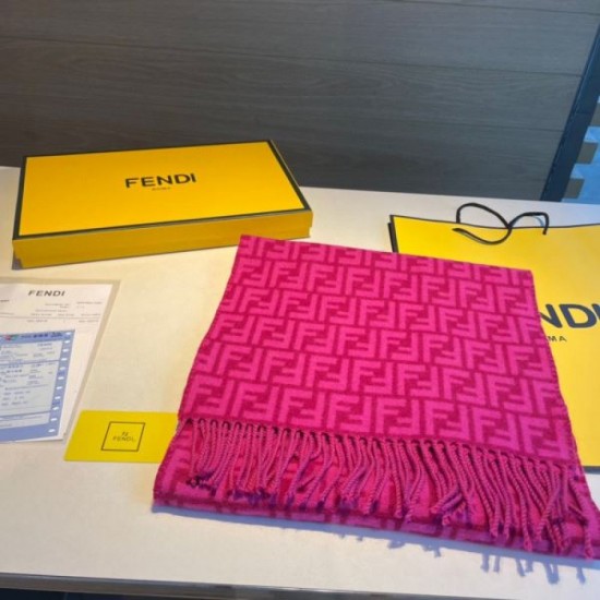 2023FW Muffler FENDI This season's featured new item with color 2023FW Muffler FENDI This season's featured new item with color