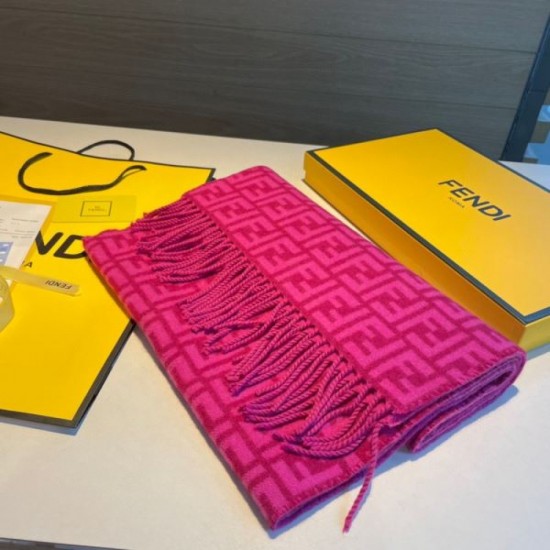 2023FW Muffler FENDI This season's featured new item with color 2023FW Muffler FENDI This season's featured new item with color