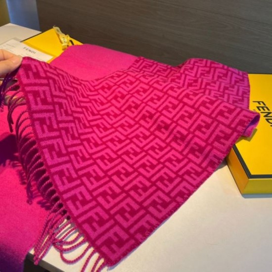 2023FW Muffler FENDI This season's featured new item with color 2023FW Muffler FENDI This season's featured new item with color