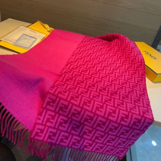 2023FW Muffler FENDI This season's featured new item with color 2023FW Muffler FENDI This season's featured new item with color